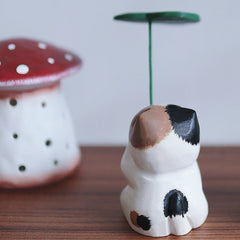 Leaf Umbrella Cat Svn Futures Figurine