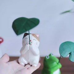 Leaf Umbrella Cat Svn Futures Figurine