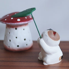 Leaf Umbrella Cat Svn Futures Figurine