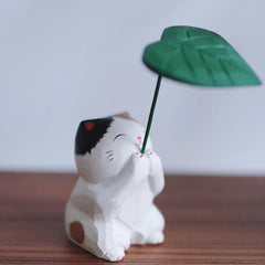 Leaf Umbrella Cat Svn Futures Figurine
